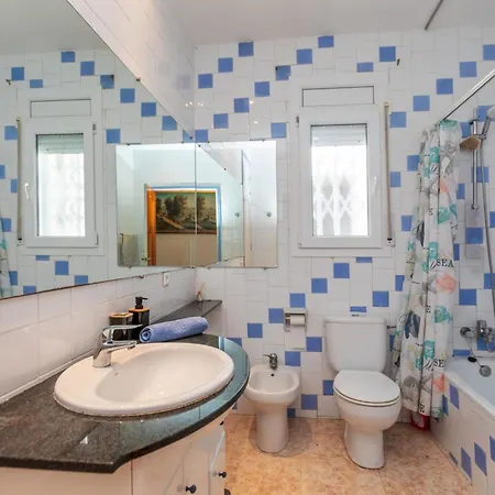 Encanto Iv By Interhome